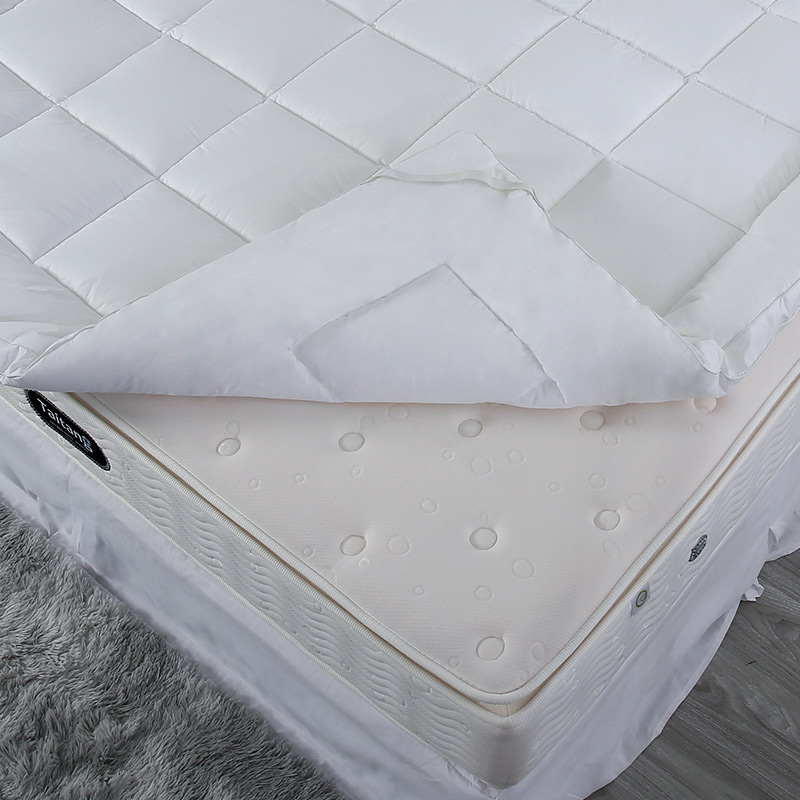 white mattress protector