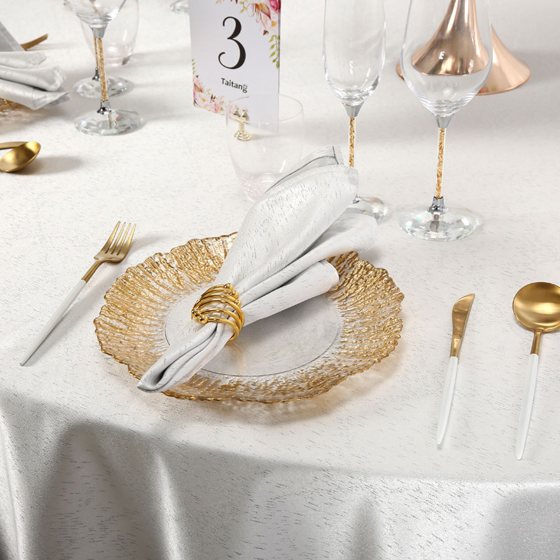 not easily damaged table cloth 