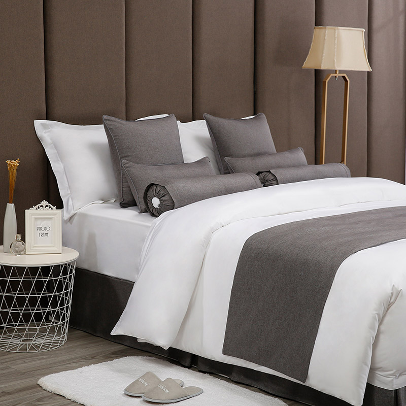 white hotel bedding